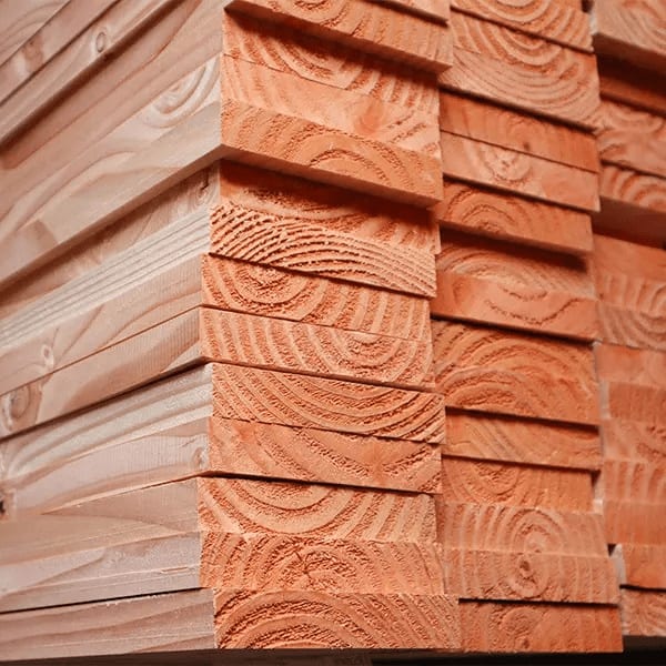 Pino Oregón — tablas aserradas de madera roja veteada
